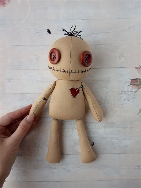 Stitching directions for voodoo dolls